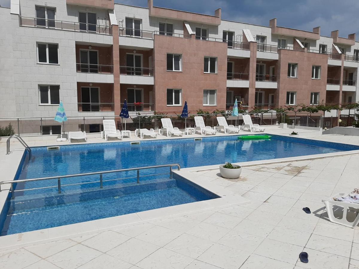 Apartment-Studio Daisy In Kiwi Gardens Complex Byala  Esterno foto